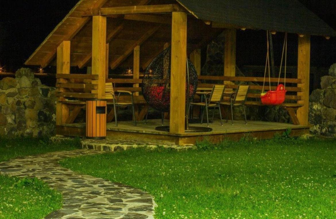 Red House Hotel Bakuriani Exterior photo