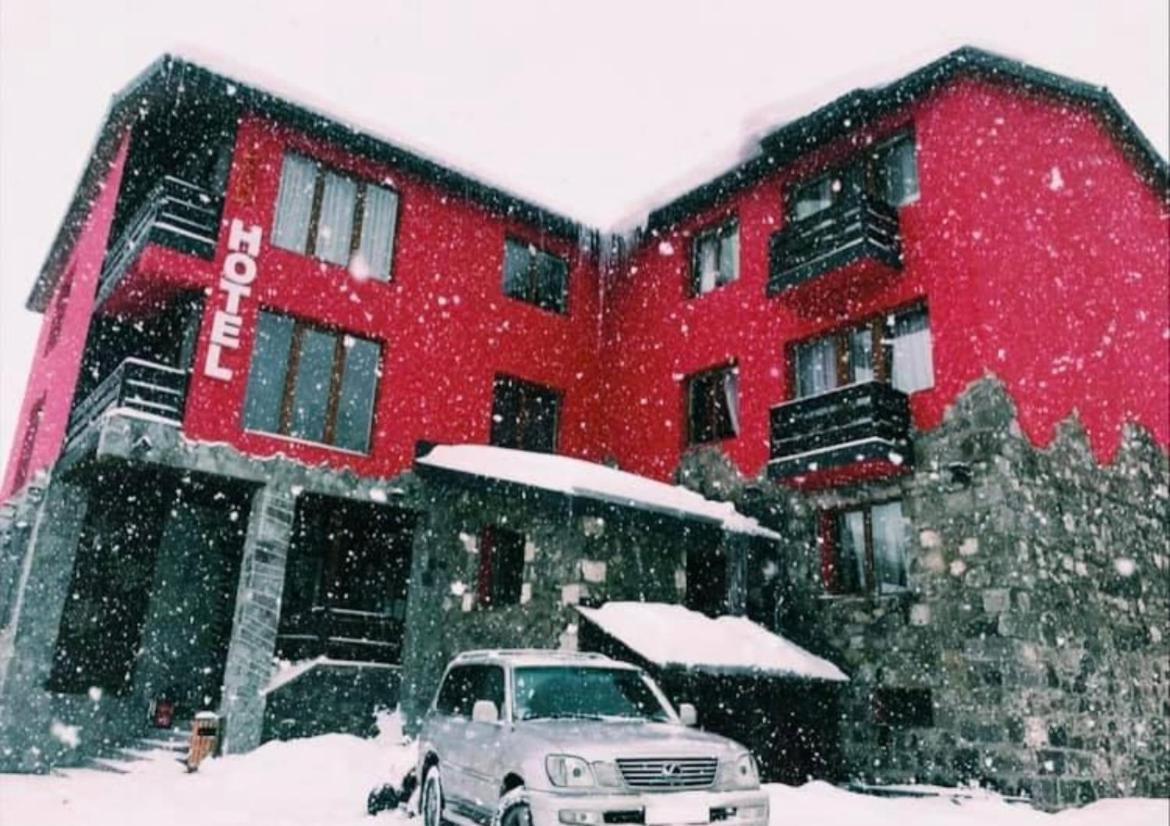 Red House Hotel Bakuriani Exterior photo