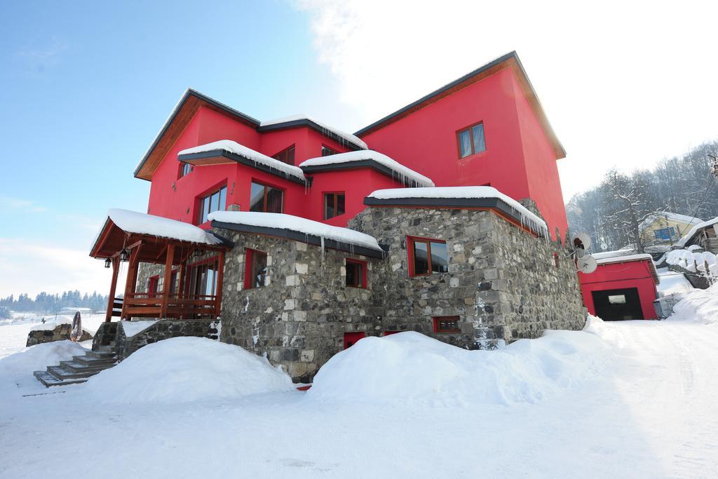 Red House Hotel Bakuriani Exterior photo
