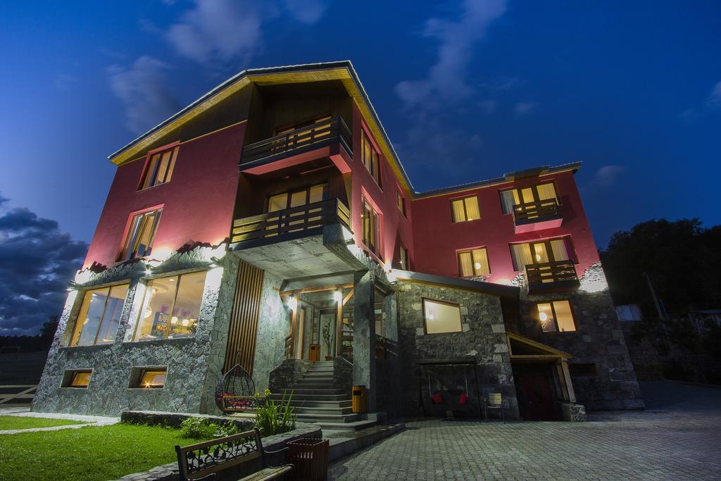 Red House Hotel Bakuriani Exterior photo