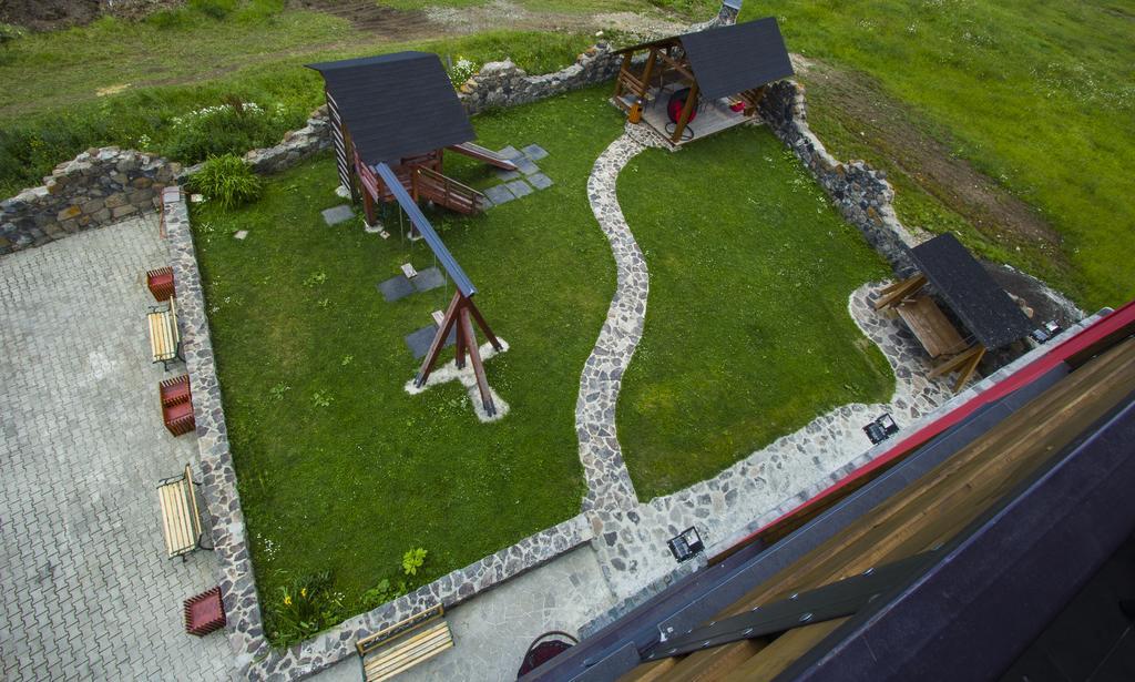Red House Hotel Bakuriani Exterior photo