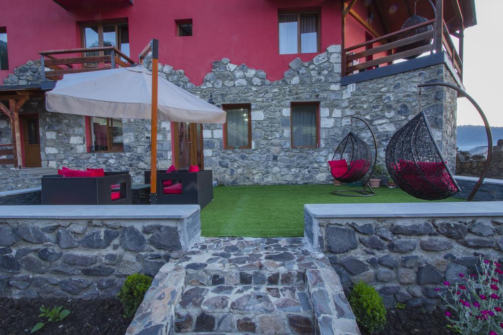 Red House Hotel Bakuriani Exterior photo